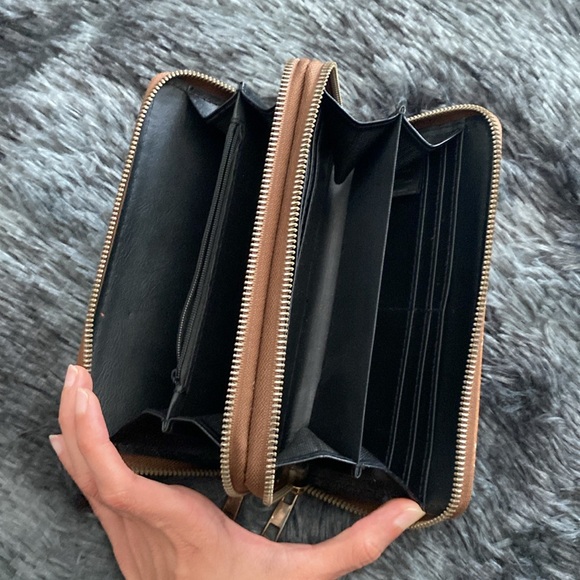 Faux leather hazelnut double-zippered compartment wristlet clutch wallet - Picture 12 of 17